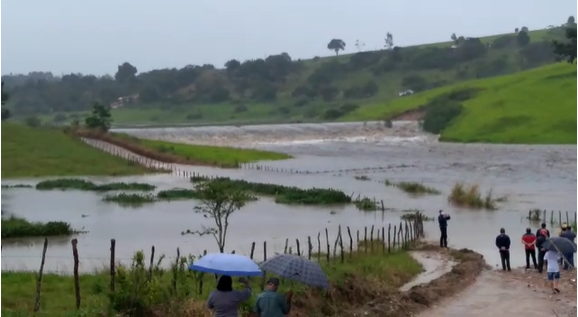 Barragem se rompe em Sairé e causa transtornos em Barra de Guabiraba