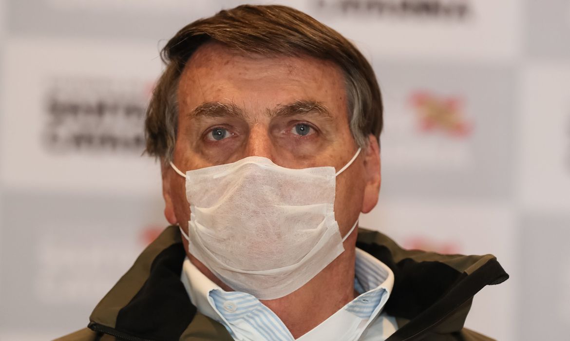 Bolsonaro continua infectado pelo novo coronavírus