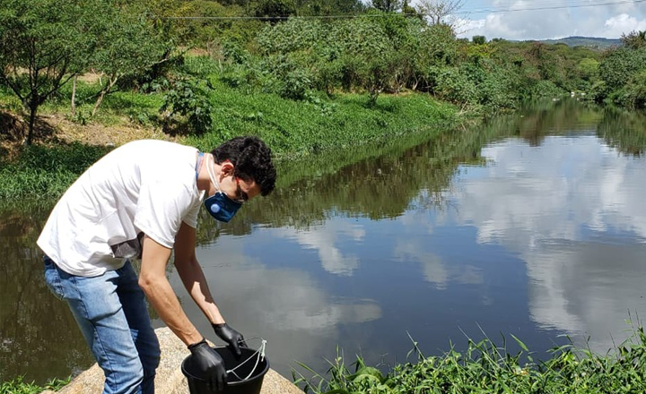 SOS Rio Ipojuca realiza pesquisa sobre a qualidade da água do rio