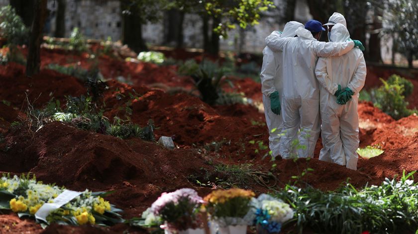 Brasil registra 3.251 mortes por Covid-19 nesta terça-feira (23)