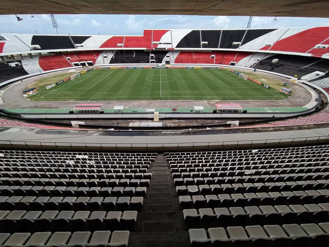 Na pressão por melhores resultados, Santa Cruz enfrenta o Salgueiro no Arruda nesta quarta-feira (21)