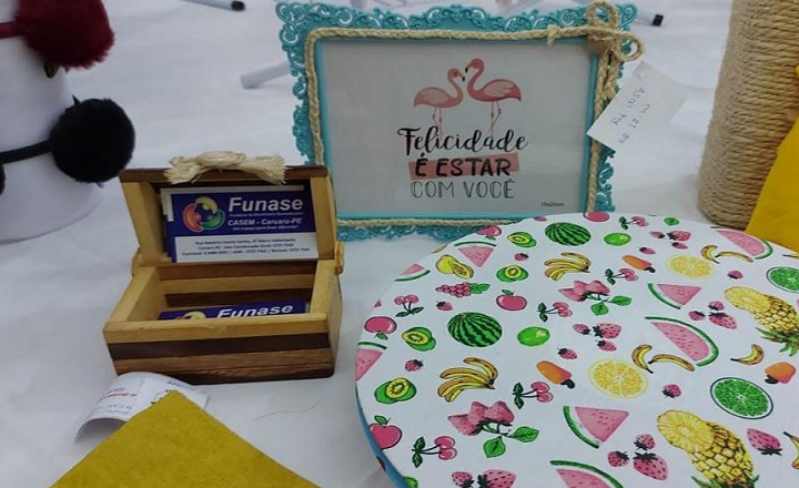 Socioeducandos da Funase promovem exposição de artesanato em Caruaru