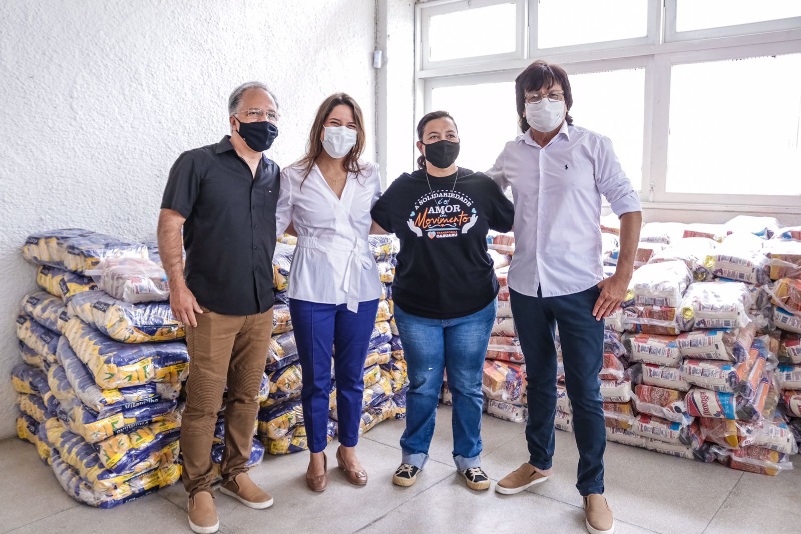 Rádio Cultura e Novinho da Paraíba entregam alimentos ao Transforma Caruaru