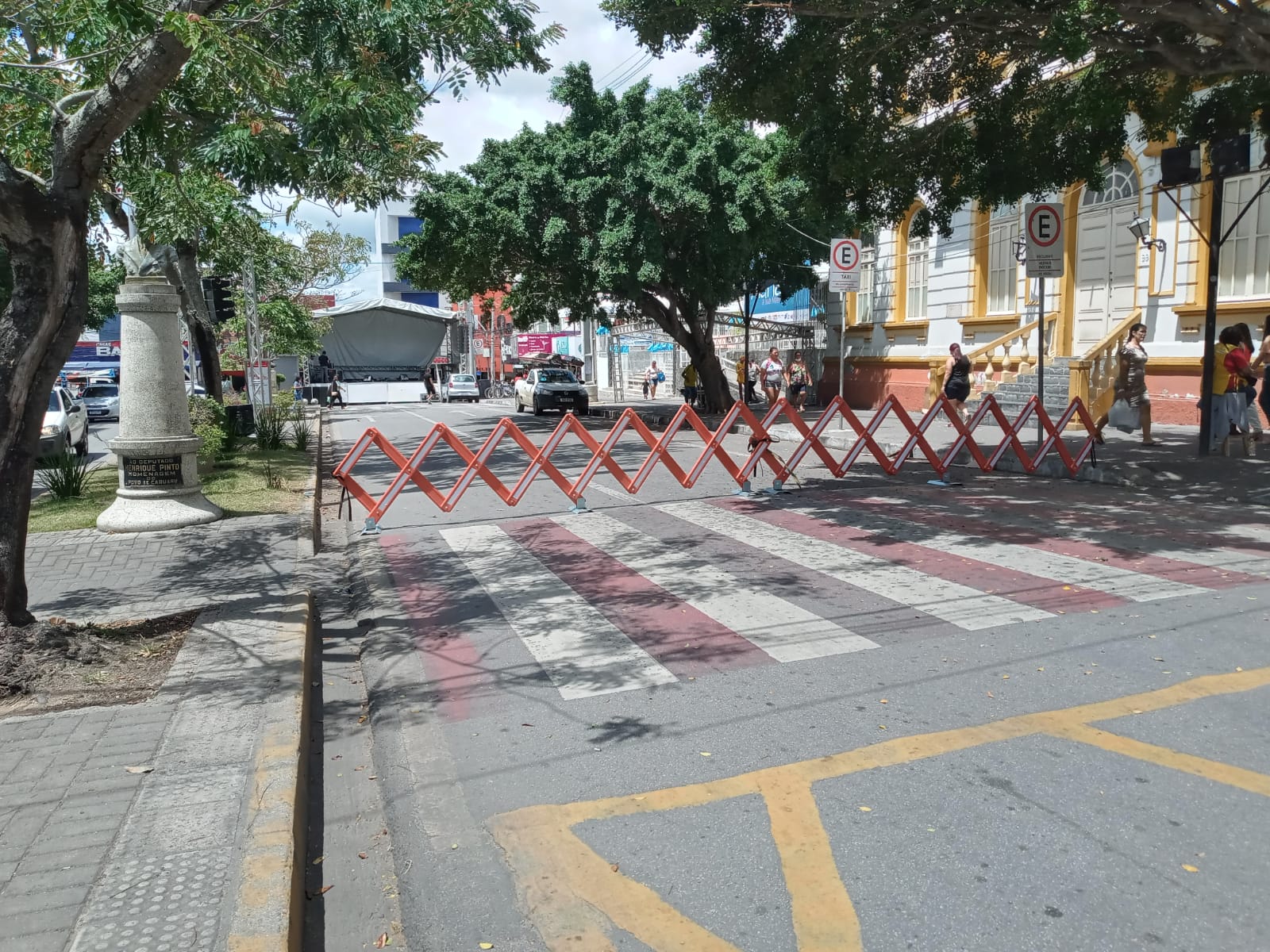 Avenida Rio Branco tem trecho bloqueado no feriado da Padroeira de Caruaru