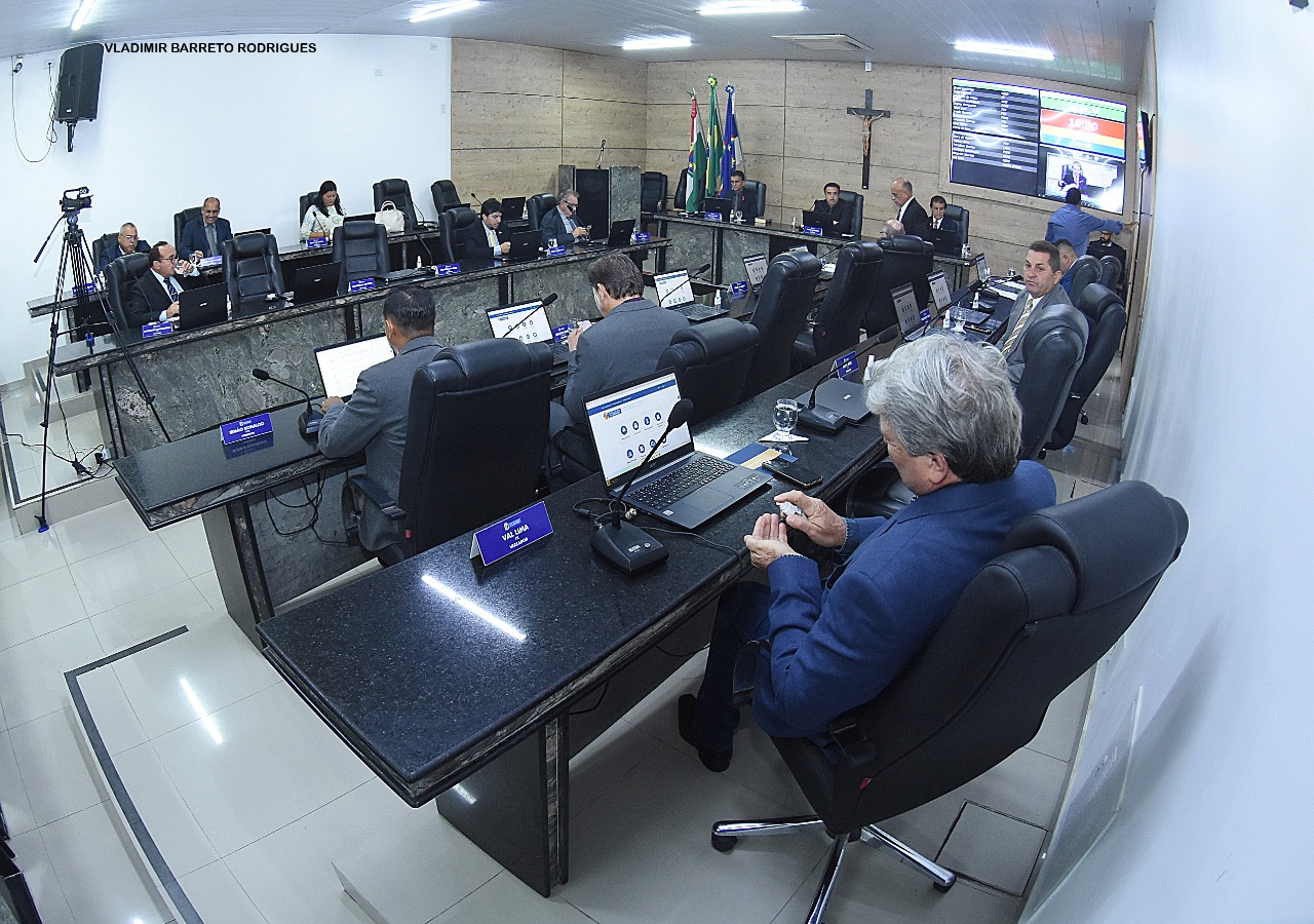 Parlamentares se reuniram em sessão ordinária nesta terça (18). (Foto: Vladimir Barreto)