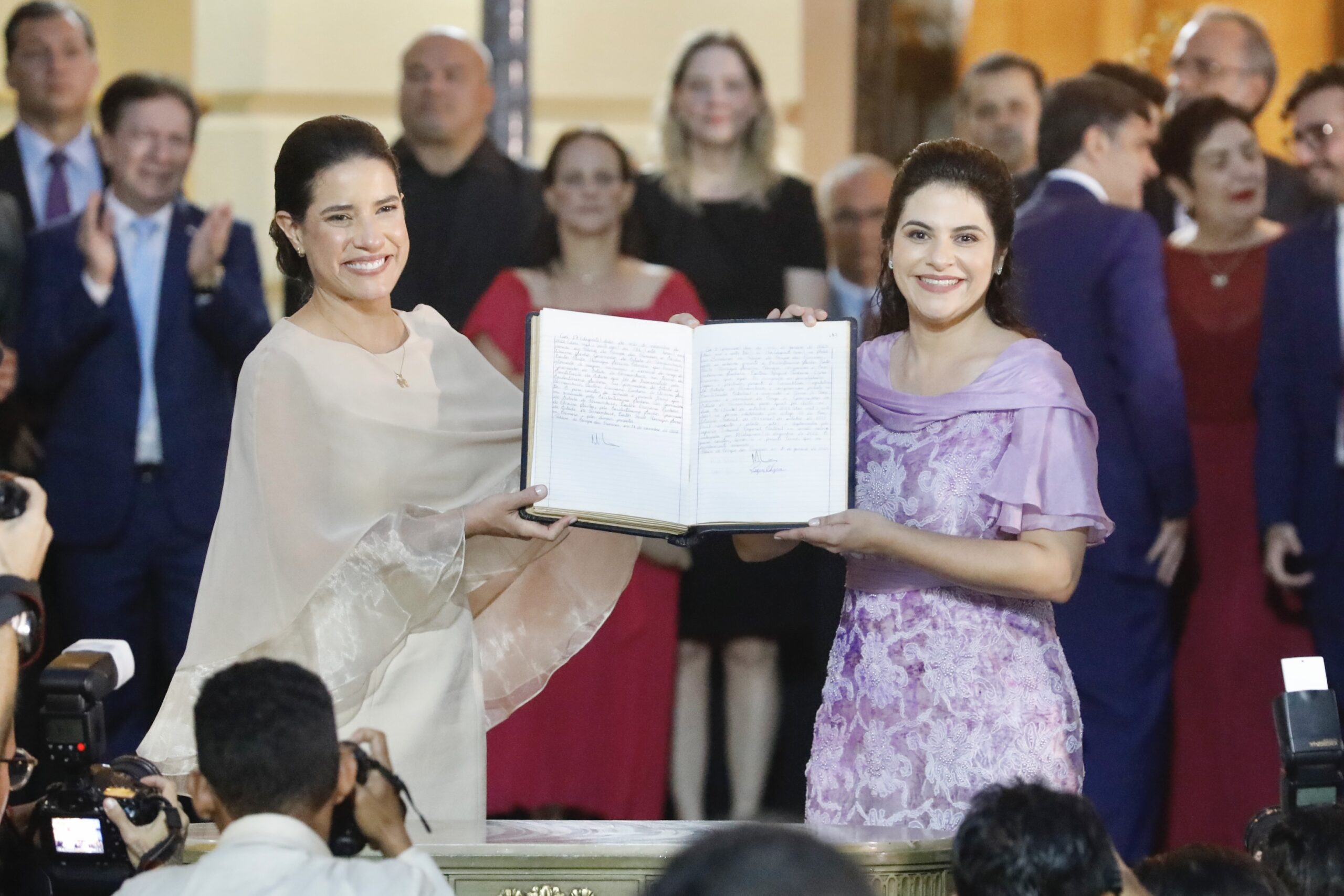Cerimônia foi realizada neste domingo (1°), na sede da Assembleia Legislativa de Pernambuco. (Imagem: Hélia Scheppa / SEI)