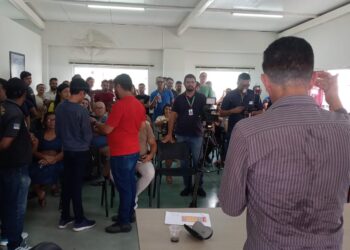 Uma reunião com representantes de vários setores da feira está acontecendo hoje (15), no auditório da antiga Fundac. (Imagem: Dido Montenegro)