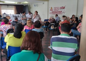 Classe está em greve desde a última quarta-feira (12). (Imagem: Dido Montenegro)