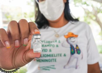 É necessário respeitar o intervalo de quatro meses da última dose. (Imagem: Felipe Correia)