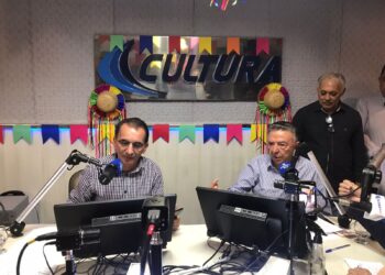 O ex-prefeito de Caruaru é o entrevistado programa Mesa Redonda. (Imagem: Matheus Lineke)