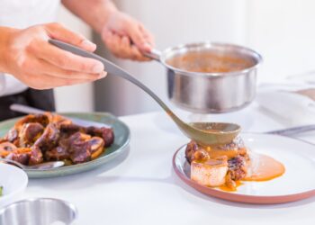 A formação é destinada para quem atua em bares, restaurantes, lanchonetes, entre outros (Foto: Elvis Edson / Arquivo / Secom PMC)