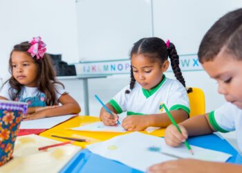 Responsáveis devem comparecer às creches com a documentação solicitada (Imagem: Divulgação)