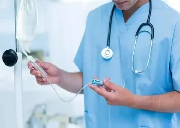 São ofertadas dez vagas para enfermeiro fiscal e três para motorista. (Imagem: Divulgação)