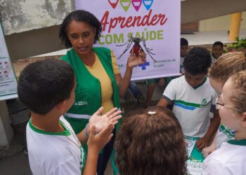 O objetivo é ensinar aos estudantes como prevenir os focos do mosquito (Fotos: Felipe Correia / Secom / PMC)