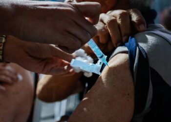 A campanha de vacinação foi iniciada no dia 7 de abril (Jorge Farias/ Secom/PMC)