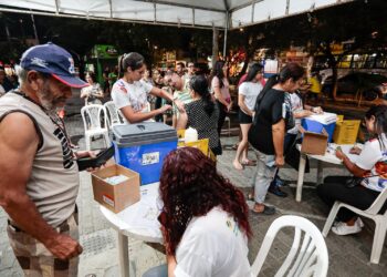 Caruaru realiza vacinação noturna na Via Parque