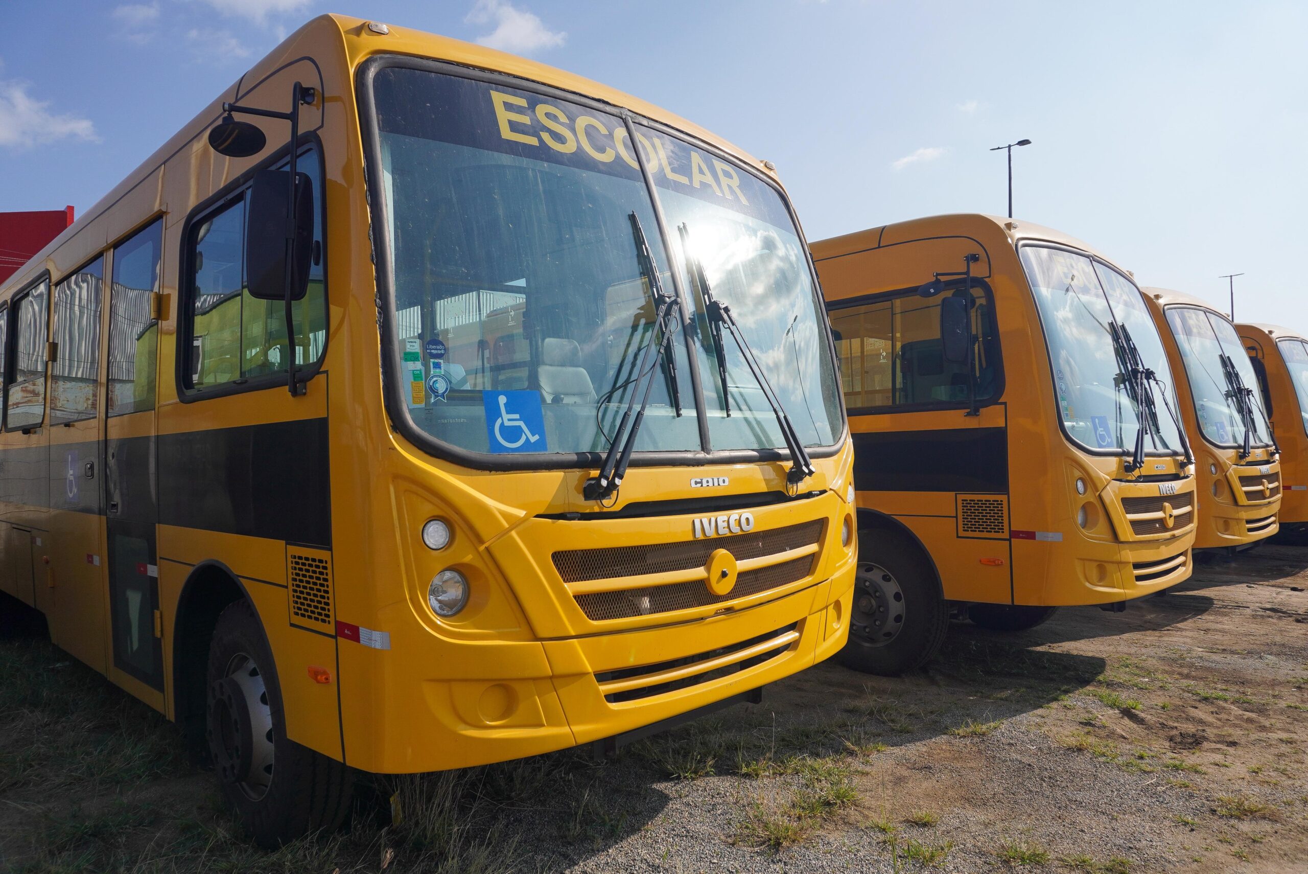 Caruaru ganha cinco novos ônibus escolares 