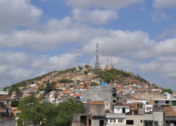 Mais de 20 mil pessoas vivem em assentamentos urbanos e comunidades em Caruaru