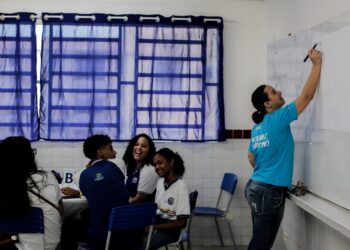 Governo de Pernambuco nomeia mais de 900 professores para educação básica