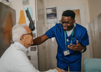 Atendimento médico domiciliar pode ser solicitado através de formulário, em Caruaru