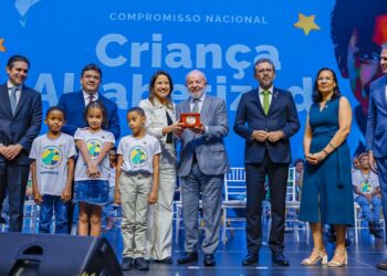 Pernambuco recebe ouro no Selo Nacional Compromisso com a Alfabetização