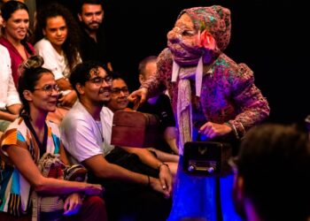 Espetáculo teatral sobre duas senhoras que insistem em não morrer chega a Caruaru hoje (8)