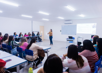 Prefeitura de Caruaru promove formação para profissionais de apoio escolar