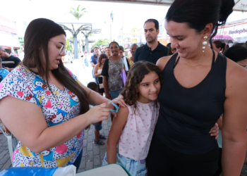 Marco Zero de Caruaru recebe ação de vacinação contra Influenza e HPV