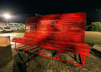 Caruaru ganha novo banco vermelho, símbolo do enfrentamento à violência contra a mulher