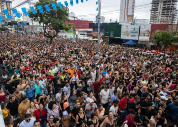 Multidão marca retorno das drilhas juninas em Caruaru