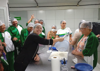 Estudantes da EJA recebem capacitação profissional gratuita em Caruaru