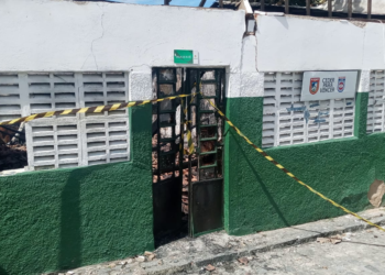 Incêndio atinge anexo de escola municipal, em Caruaru