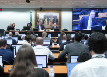 CCJ da Câmara Federal aprova PEC contra a escala 6×1