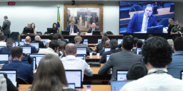 CCJ da Câmara Federal aprova PEC contra a escala 6×1