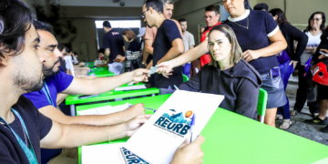 Prefeitura de Caruaru entrega escrituras a moradores do bairro José Liberato 