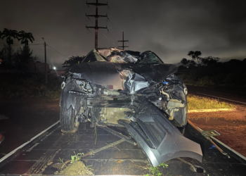 PRF apreende sacos de supermaconha após acidente com carro no Sertão de Pernambuco