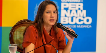 Governo anuncia 203 campos de futebol no estado