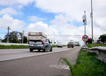 Lombada eletrônica é instalada na BR-232, em Caruaru