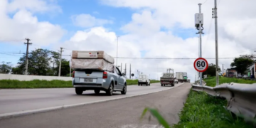 Lombada eletrônica é instalada na BR-232, em Caruaru