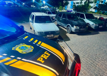 PRF recupera três carros furtados em Caruaru