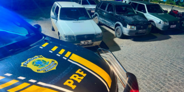 PRF recupera três carros furtados em Caruaru
