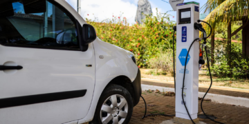 Nova norma para recarga de veículo elétrico entra em vigor hoje (1º) em Pernambuco