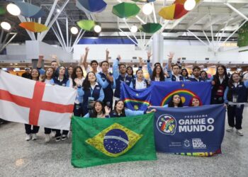 Estudantes da rede estadual de Pernambuco embarcam para a Inglaterra