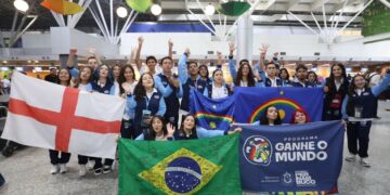 Estudantes da rede estadual de Pernambuco embarcam para a Inglaterra
